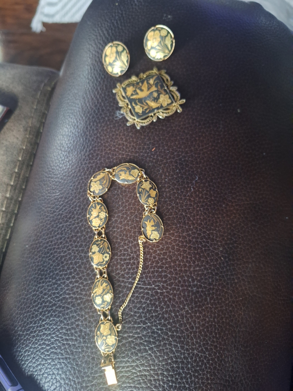 Vtg Spanish Toledo Goldtone Floral&bird Enamel Bracelet  Earring and Brooch Set.